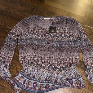 Violet + Claire medium top - New With Tags